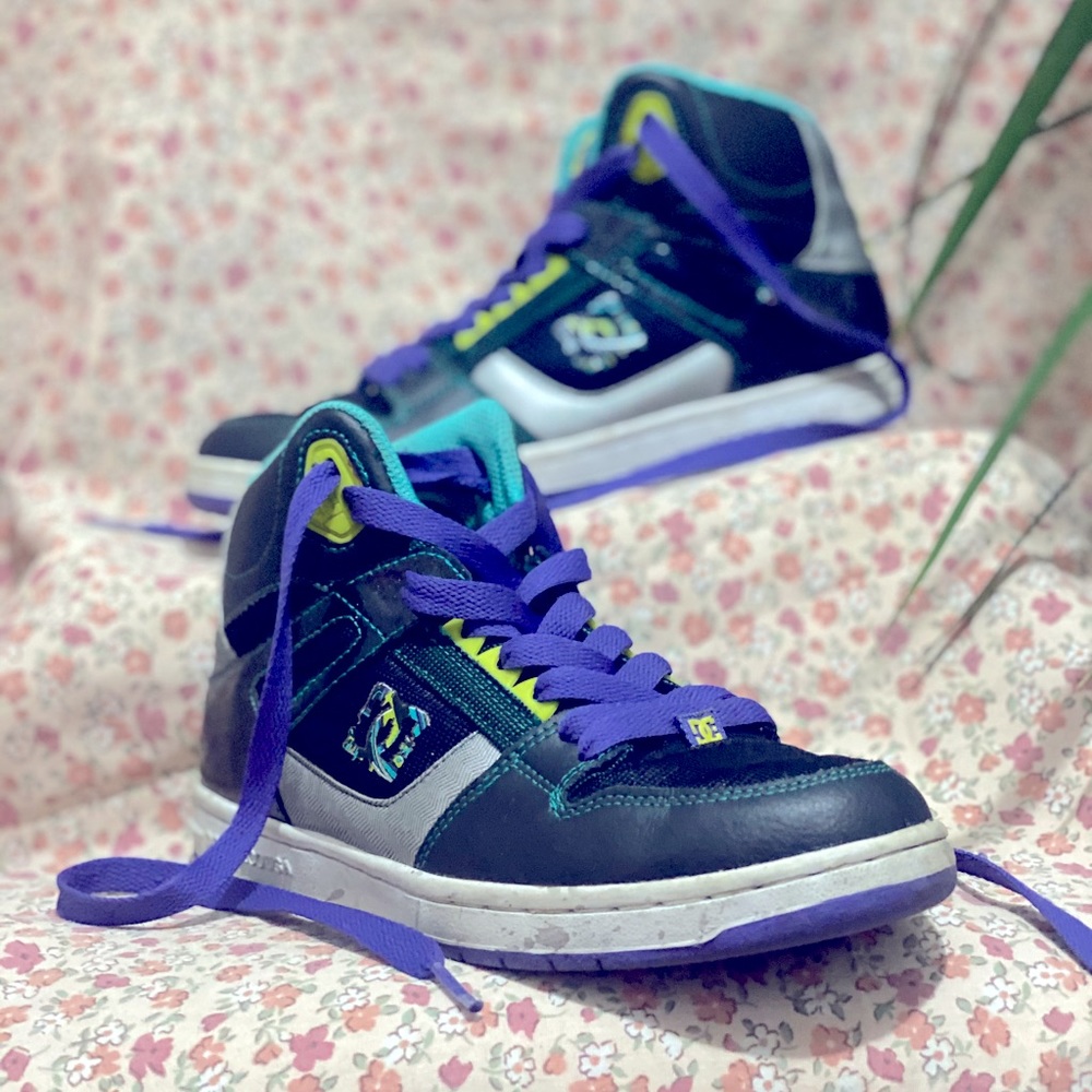 DC Sneakers